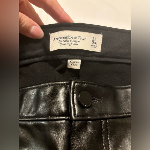 Abercrombie & Fitch black ultra high rise, curve, vegan leather pants, 37 - Picture 3 of 8